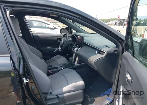 2023 Toyota Corolla Cross Hybrid S z USA, uszkodzony, nr VIN 7MUFBABG6PV005429